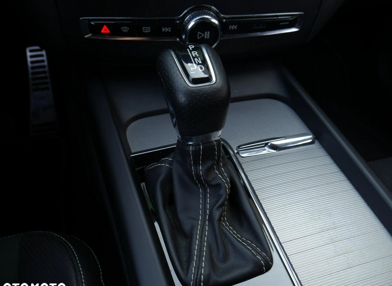 Volvo XC 60 cena 169900 przebieg: 43933, rok produkcji 2019 z Czarna Woda małe 352